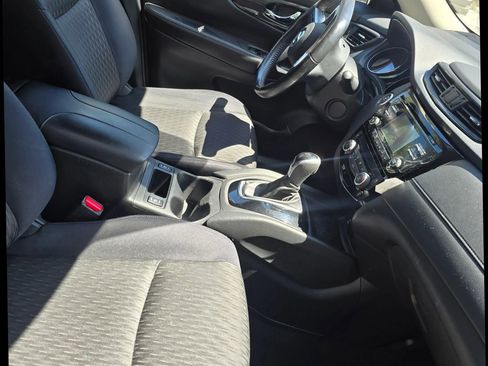 Used 2017 Nissan Rogue SV FWD image 8