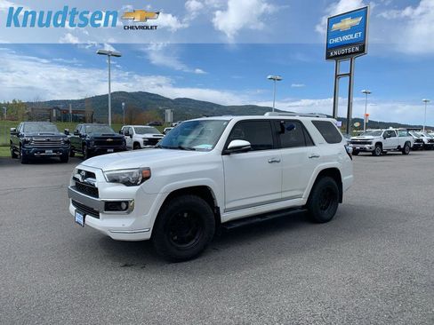 Used 2018 Toyota 4Runner Limited AWD/4WD image 3