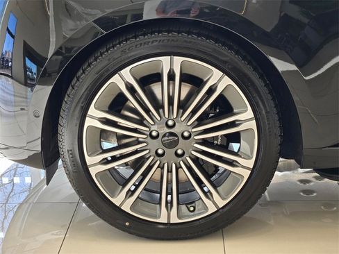 New 2026 Land Rover Range Rover SV image 5