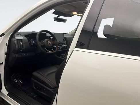 Used 2023 Nissan Pathfinder SL w/ SL Premium Package AWD/4WD image 10