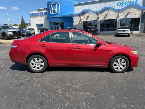 Used 2011 Toyota Camry LE FWD image 8