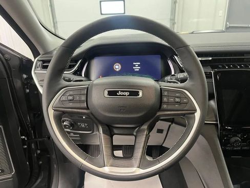 Used 2022 Jeep Grand Cherokee Limited 4xe w/ Luxury Tech Group II AWD/4WD image 14
