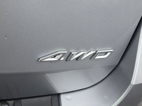 Used 2022 Ford Explorer XLT w/ Equipment Group 202A image 4