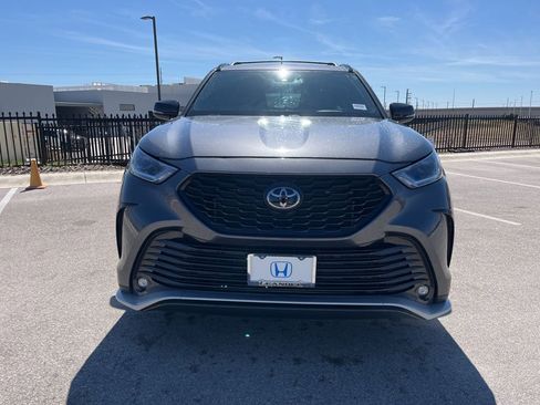 Used 2024 Toyota Highlander XSE image 2