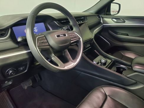 Used 2024 Jeep Grand Cherokee L Limited w/ Luxury Tech Group II image 17