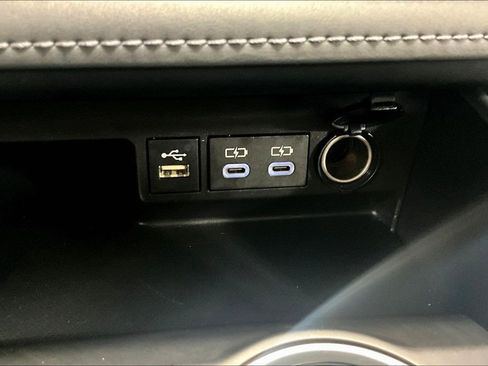 Used 2023 Toyota Highlander L image 30