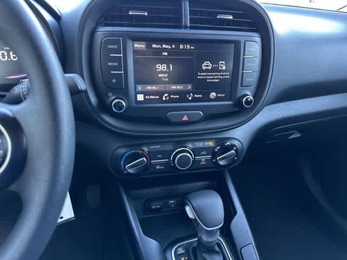 Used 2025 Kia Soul LX w/ LX Technology Package FWD image 21