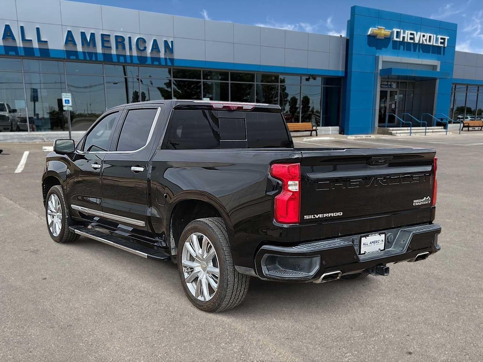 Used 2023 Chevrolet Silverado 1500 High Country w/ High Country Premium Package AWD/4WD image 6