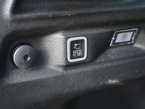 Used 2024 Jeep Grand Cherokee L Limited w/ Luxury Tech Group II image 22