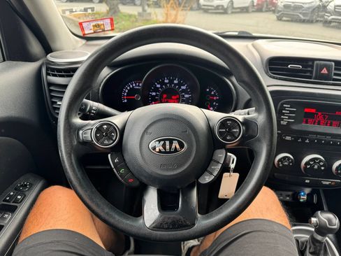 Used 2014 Kia Soul FWD image 12
