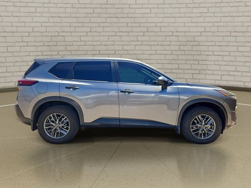 Used 2023 Nissan Rogue S FWD image 4