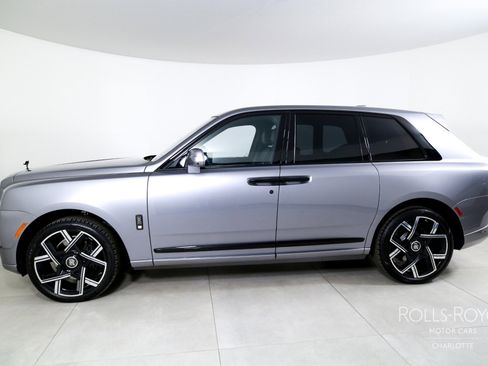 Used 2026 Rolls-Royce Cullinan Black Badge image 3