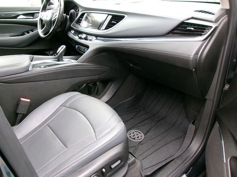 Used 2019 Buick Enclave Essence w/ LPO, Luxury Package image 10