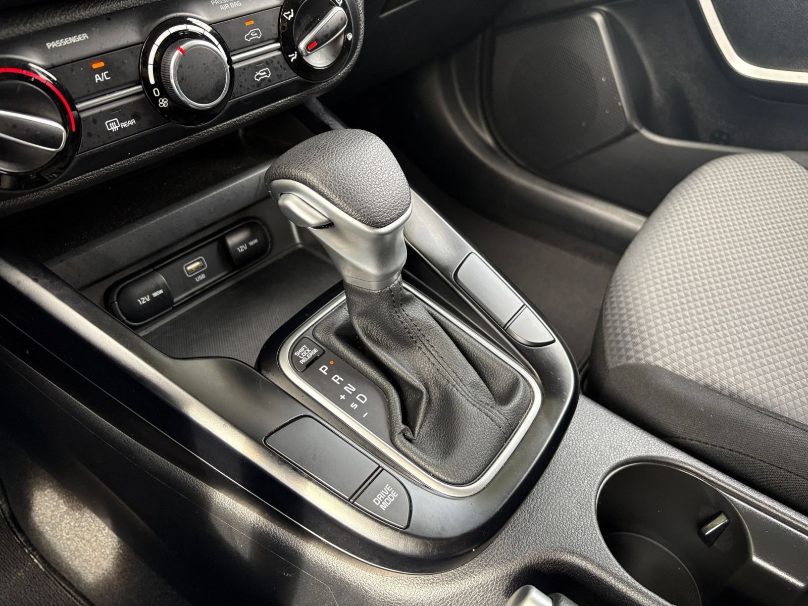Used 2025 Kia Soul LX w/ LX Technology Package FWD image 36