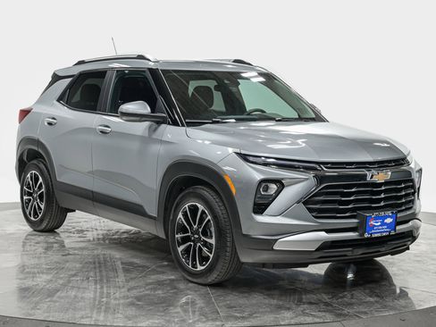 Used 2024 Chevrolet TrailBlazer LT w/ LT Cold Weather Package FWD image 9