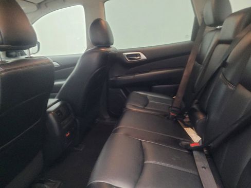 Used 2020 Nissan Pathfinder SL FWD image 18