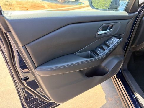 Used 2025 Nissan Rogue SV FWD image 10