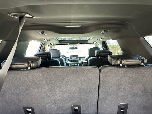 Used 2022 Chevrolet Suburban LT w/ LT Signature Plus Package AWD/4WD image 15
