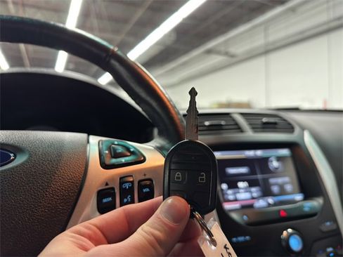 Used 2014 Ford Explorer XLT w/ Equipment Group 202A image 30