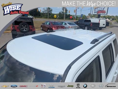 Used 2017 Jeep Patriot High Altitude AWD/4WD image 9