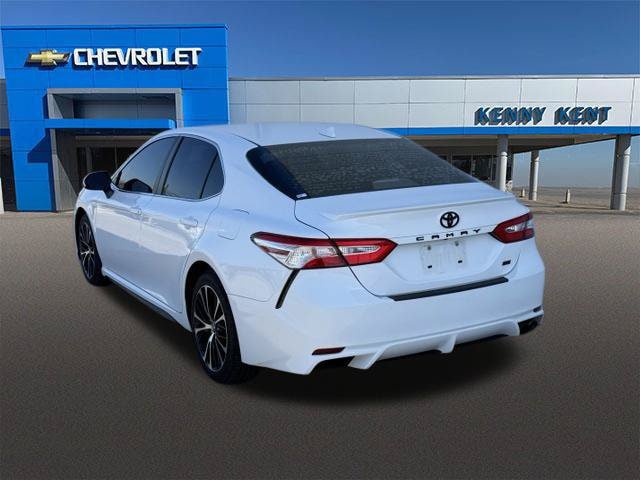 Used 2020 Toyota Camry SE w/ Blackout Package FWD image 29