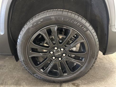 Used 2023 GMC Acadia SLE w/ Driver Convenience Package image 37