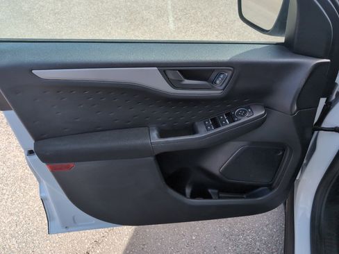 Used 2020 Ford Escape S image 9