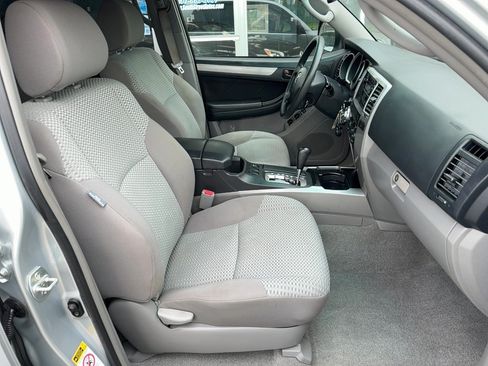 Used 2007 Toyota 4Runner SR5 AWD/4WD image 19