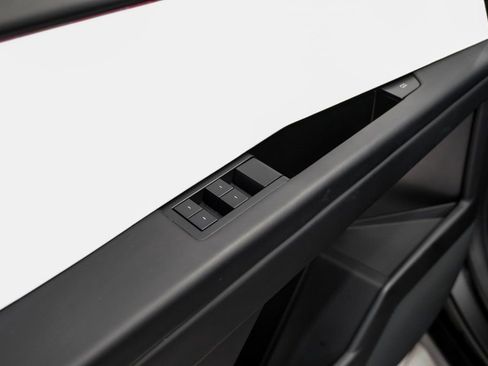 Used 2024 Tesla Cybertruck AWD Crew Cab image 39