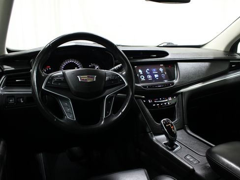 Used 2017 Cadillac XT5 Luxury w/ Driver Awareness Package AWD/4WD image 2