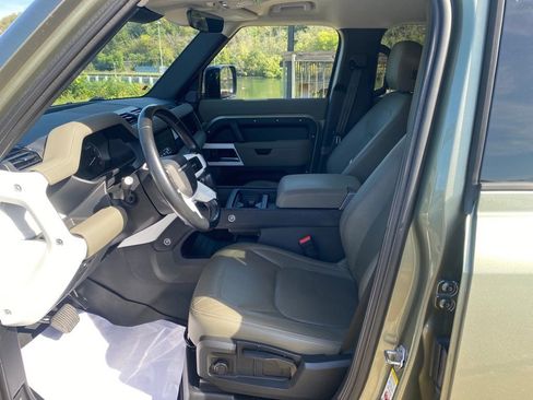 Used 2023 Land Rover Defender 110 S image 7