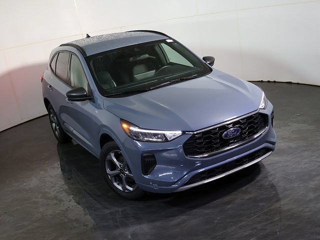 Used 2023 Ford Escape ST-Line w/ Tech Pack #1 AWD/4WD image 7