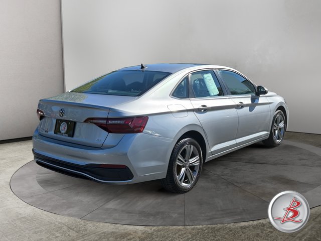 Used 2024 Volkswagen Jetta SE FWD image 7