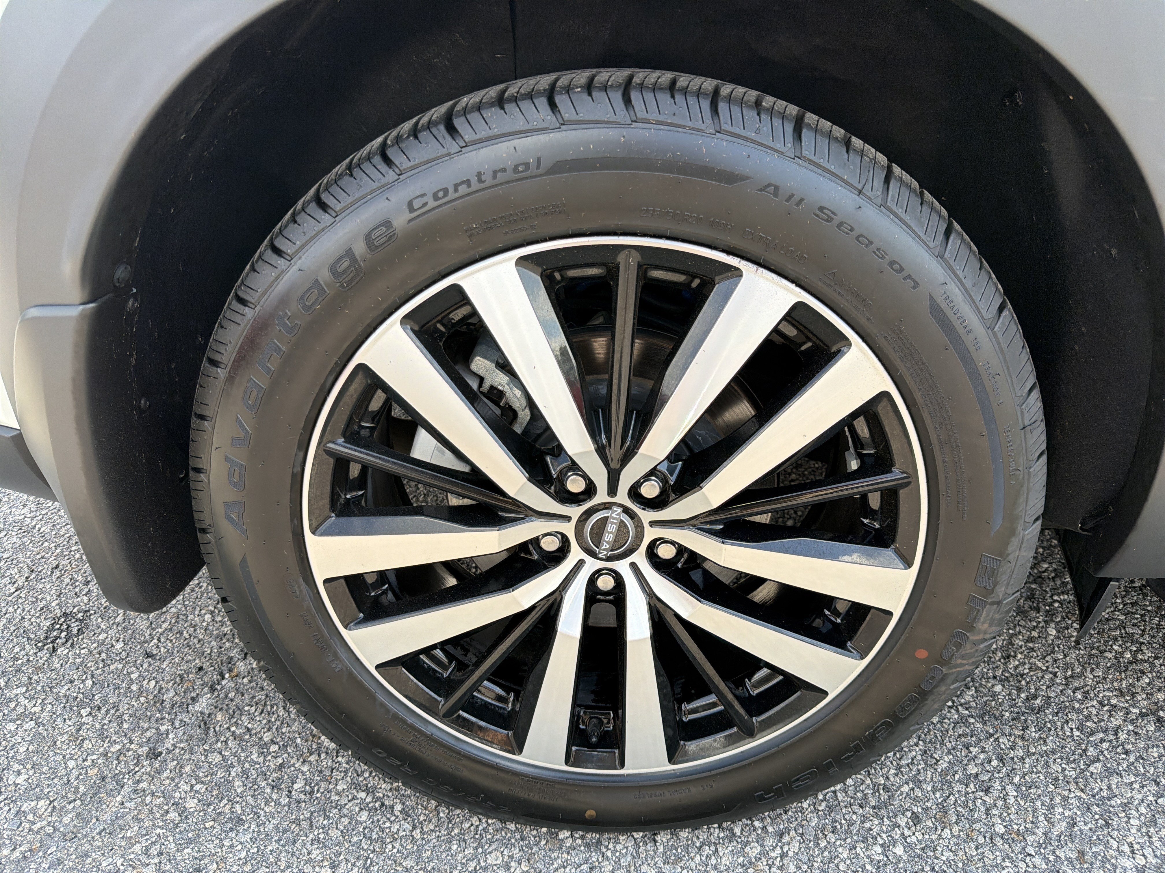 Used 2023 Nissan Pathfinder Platinum w/ Lighting Package (N93) FWD image 18