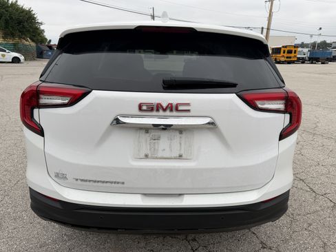 Used 2024 GMC Terrain SLE FWD image 6