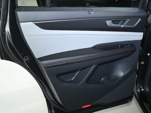 Certified 2024 Volkswagen Atlas Peak Edition SE AWD/4WD image 13