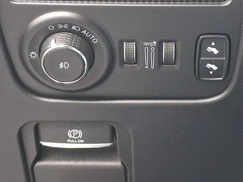 Used 2024 Jeep Grand Wagoneer L Series III AWD/4WD image 23
