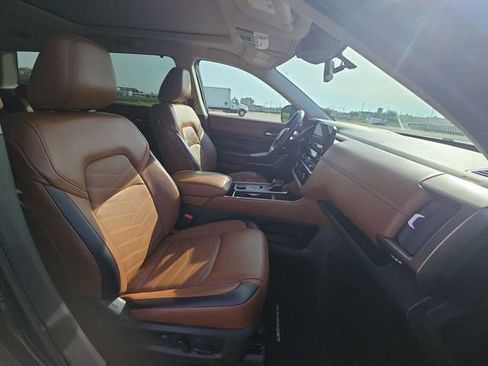 Used 2023 Nissan Pathfinder Platinum AWD/4WD image 33