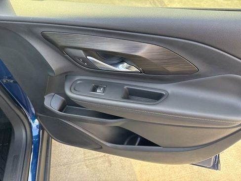 Used 2022 GMC Terrain SLT image 19