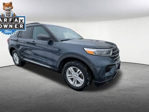 Used 2023 Ford Explorer XLT image 2