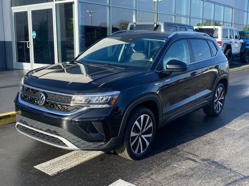 Used 2024 Volkswagen Taos SE image 4