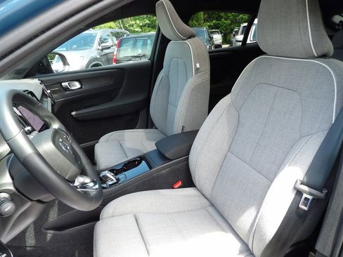 Certified 2023 Volvo C40 P8 Recharge Ultimate w/ Protection Package Premier AWD/4WD image 11