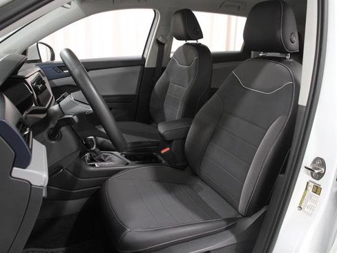 Used 2023 Volkswagen Taos SE image 5