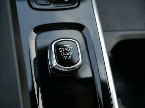 Used 2022 Volvo XC60 T8 R-Design w/ Advanced Package image 28