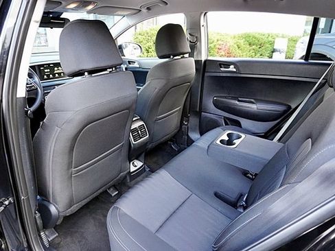 Used 2022 Kia Sportage LX image 17