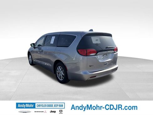 Used 2017 Chrysler Pacifica LX FWD image 5