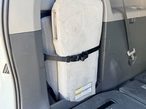 Used 2017 Toyota Sienna LE image 18