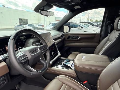 Used 2025 GMC Yukon Denali Ultimate AWD/4WD image 18