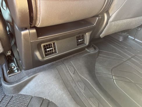 Used 2020 Chevrolet Silverado 1500 LT image 39