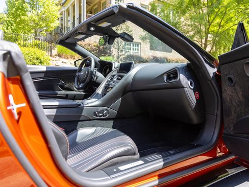 Used 2021 Aston Martin DB11 Volante RWD image 41